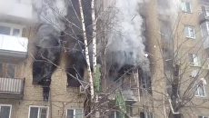 Густой черный дым валил из окон квартир в Саратове после взрыва бытового газа Густой черный дым валил из окон квартир в Саратове после взрыва бытового газа