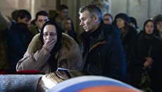 Прощание с погибшими при крушении самолета Ту-154. Архивное фото Прощание с погибшими при крушении самолета Ту-154. Архивное фото