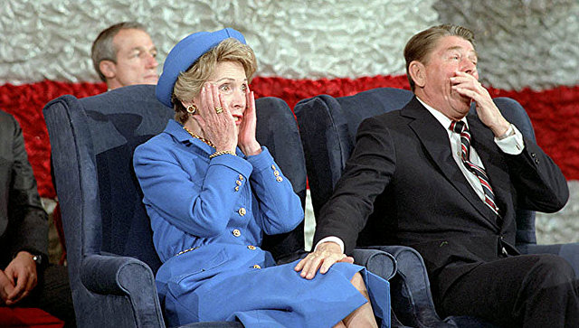Президент США Рональд Рейган и его жена Нэнси Рейган на церемонии инагурации, 1985 год. Архивное фото