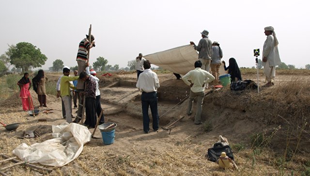 Ученые проводят раскопки на берегах высохшего озера Котла-Дахар