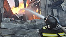 Тушение пожара на мебельном складе в Шпаковском районе Ставрополья Тушение пожара на мебельном складе в Шпаковском районе Ставрополья