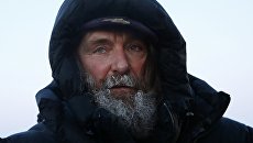 Российский путешественник Федор Конюхов перед стартом полёта на тепловом шаре на Рыбинском аэродроме в Ярославской области Российский путешественник Федор Конюхов перед стартом полёта на тепловом шаре на Рыбинском аэродроме в Ярославской области