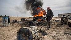 Мужчина в окрестностях Ракки. Архивное фото Мужчина в окрестностях Ракки. Архивное фото