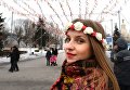 Посетительница во время празднования Масленицы на ВДНХ Посетительница во время празднования Масленицы на ВДНХ