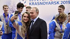 Президент РФ Владимир Путин встретился с победителями зимней универсиады 2017 года в Алма-Ате во время посещения регионального центра спортивной подготовки Академия биатлона в Красноярске. 1 марта 2017 Президент РФ Владимир Путин встретился с победителями зимней универсиады 2017 года в Алма-Ате во время посещения регионального центра спортивной подготовки Академия биатлона в Красноярске. 1 марта 2017