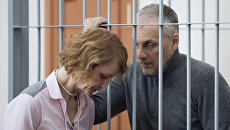 Бывший губернатор Сахалинской области Александр Хорошавин, обвиняемый в получении взяток, на заседании Южно-Сахалинского городского суда. Архивное фото Бывший губернатор Сахалинской области Александр Хорошавин, обвиняемый в получении взяток, на заседании Южно-Сахалинского городского суда. Архивное фото
