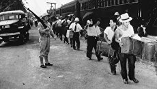 Интернирование японцев в США. 1942 год Интернирование японцев в США. 1942 год