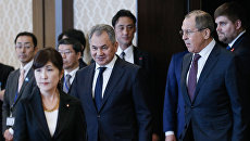 Министр обороны РФ Сергей Шойгу и министр иностранных дел РФ Сергей Лавров на переговорах министров иностранных дел и министров обороны России и Японии в Токио. 20 марта 2017 Министр обороны РФ Сергей Шойгу и министр иностранных дел РФ Сергей Лавров на переговорах министров иностранных дел и министров обороны России и Японии в Токио. 20 марта 2017