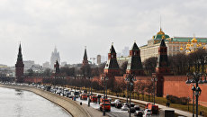 Кремлевская набережная и Московский Кремль. Архивное фото Кремлевская набережная и Московский Кремль. Архивное фото