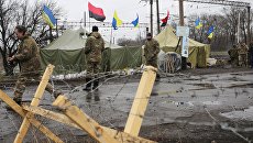 Участники торговой блокады Донбасса у станции Кривой Торец, Донецкая область. Марта 2017 Участники торговой блокады Донбасса у станции Кривой Торец, Донецкая область. Марта 2017