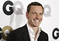 Актер Майкл Фассбендер на 16-й ежегодной вечеринке GQ Мужчины года в Лос-Анджелесе, 17 ноября 2011 Актер Майкл Фассбендер на 16-й ежегодной вечеринке GQ Мужчины года в Лос-Анджелесе, 17 ноября 2011