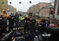 Заместитель руководителя Департамента культурного наследия города Москвы - главный археолог города Москвы Леонид Кондрашев общается с журналистами у подземной комнаты Заместитель руководителя Департамента культурного наследия города Москвы - главный археолог города Москвы Леонид Кондрашев общается с журналистами у подземной комнаты