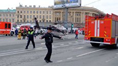 Сотрудники спецслужб у станции метро Технологический институт в Санкт-Петербурге Сотрудники спецслужб у станции метро Технологический институт в Санкт-Петербурге