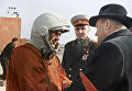 Летчик-космонавт СССР Юрий Гагарин и Сергей Павлович Королев перед стартом Летчик-космонавт СССР Юрий Гагарин и Сергей Павлович Королев перед стартом
