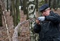 Председатель комитета Государственной Думы РФ по финансовому рынку Николай Гончар занимается посадкой деревьев на общегородском субботнике в парке Победы на Поклонной горе Председатель комитета Государственной Думы РФ по финансовому рынку Николай Гончар занимается посадкой деревьев на общегородском субботнике в парке Победы на Поклонной горе