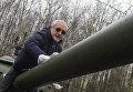 Председатель комиссии по культуре при Мосгордуме, актер, режиссер Евгений Герасимов на общегородском субботнике в Музее военной техники на Поклонной горе Председатель комиссии по культуре при Мосгордуме, актер, режиссер Евгений Герасимов на общегородском субботнике в Музее военной техники на Поклонной горе