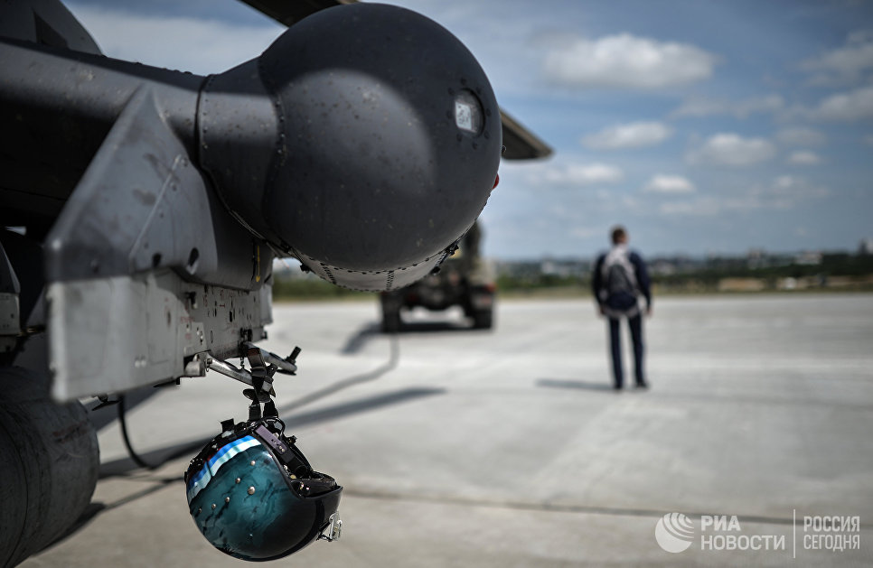 Вертолет Ми-28 пилотажной группы Беркуты на всероссийском этапе международного конкурса Авиадартс-2015 в Воронеже Вертолет Ми-28 пилотажной группы Беркуты на всероссийском этапе международного конкурса Авиадартс-2015 в Воронеже
