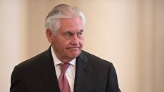 Государственный секретарь США Рекс Тиллерсон во время переговоров в Москве с министром иностранных дер РФ Сергеем Лавровым. Архивное фото Государственный секретарь США Рекс Тиллерсон во время переговоров в Москве с министром иностранных дер РФ Сергеем Лавровым. Архивное фото