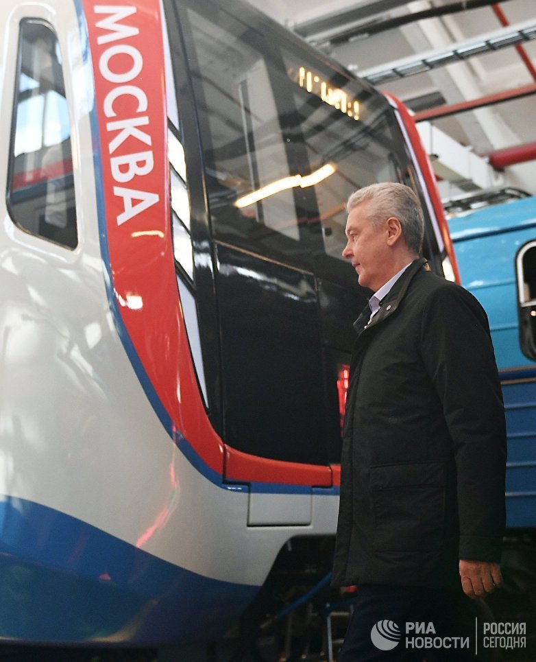 Мэр Москвы Сергей Собянин во время церемонии запуска первых поездов Москва на Таганско-Краснопресненской линии московского метрополитена Мэр Москвы Сергей Собянин во время церемонии запуска первых поездов Москва на Таганско-Краснопресненской линии московского метрополитена