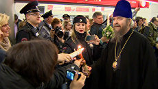 Верующие встречали привезенный из Иерусалима Благодатный огонь в аэропорту Внуково Верующие встречали привезенный из Иерусалима Благодатный огонь в аэропорту Внуково