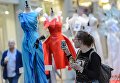 Выставка Бумажные куклы: 2D-мода от Moschino в ГУМе Выставка Бумажные куклы: 2D-мода от Moschino в ГУМе