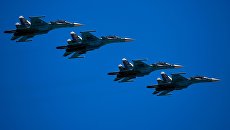 Истребители-бомбардировщики Су-34 на генеральной репетиции военного парада в Москве Истребители-бомбардировщики Су-34 на генеральной репетиции военного парада в Москве
