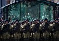 Военнослужащие во время военного парада, посвященного 72-й годовщине Победы в Великой Отечественной войне 1941-1945 годов, в Екатеринбурге Военнослужащие во время военного парада, посвященного 72-й годовщине Победы в Великой Отечественной войне 1941-1945 годов, в Екатеринбурге