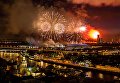 Праздничный салют в честь Дня Победы на Воробьевых горах в Москве Праздничный салют в честь Дня Победы на Воробьевых горах в Москве