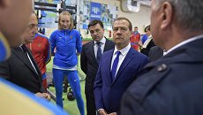 Председатель правительства РФ Дмитрий Медведев во время посещения учебно-тренировочного центра Новогорск. 12 мая 2017 Председатель правительства РФ Дмитрий Медведев во время посещения учебно-тренировочного центра Новогорск. 12 мая 2017