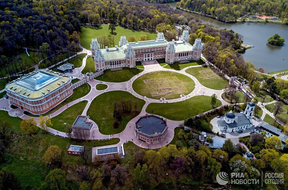 Дворцово-парковый ансамбль музея-заповедника Царицыно Дворцово-парковый ансамбль музея-заповедника Царицыно