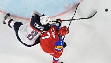 Игрок сборной России Иван Телегин и игрок сборной США Джейкоб Троуба в матче между сборными командами России и США Игрок сборной России Иван Телегин и игрок сборной США Джейкоб Троуба в матче между сборными командами России и США