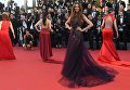 Актриса Дипика Падуконе на красной дорожке церемонии открытия 70-го Каннского международного кинофестиваля Актриса Дипика Падуконе на красной дорожке церемонии открытия 70-го Каннского международного кинофестиваля