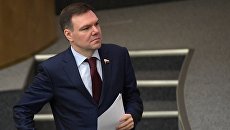 Председатель комитета Госдумы по информационной политике, информационным технологиям и связи Леонид Левин во время пленарного заседания Государственной Думы РФ. Архивное фото Председатель комитета Госдумы по информационной политике, информационным технологиям и связи Леонид Левин во время пленарного заседания Государственной Думы РФ. Архивное фото