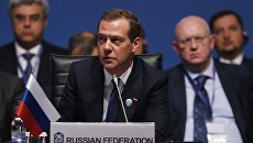 Председатель правительства РФ Дмитрий Медведев выступает на саммите ОЧЭС в Стамбуле. 22 мая 2017 Председатель правительства РФ Дмитрий Медведев выступает на саммите ОЧЭС в Стамбуле. 22 мая 2017