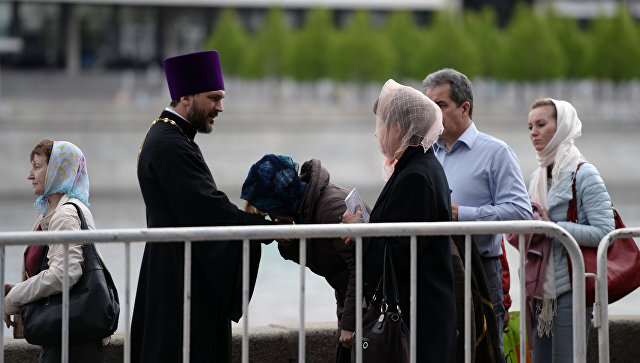 Практически 700 000 верующих поклонились мощам Николая Чудотворца