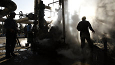 Нефтеперерабатывающий завод. Архивное фото Нефтеперерабатывающий завод. Архивное фото
