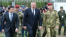 Губернатор Московской области Андрей Воробьев, заместитель председателя правительства РФ Дмитрий Рогозин и главнокомандующий войсками национальной гвардии РФ Виктор Золотов на выставке День передовых технологий правоохранительных органов РФ Губернатор Московской области Андрей Воробьев, заместитель председателя правительства РФ Дмитрий Рогозин и главнокомандующий войсками национальной гвардии РФ Виктор Золотов на выставке День передовых технологий правоохранительных органов РФ