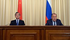 Министр иностранных дел РФ Сергей Лавров и министр иностранных дел Китая Ван И во время совместной пресс-конференции по итогам встречи в Москве. 26 мая 2017 Министр иностранных дел РФ Сергей Лавров и министр иностранных дел Китая Ван И во время совместной пресс-конференции по итогам встречи в Москве. 26 мая 2017