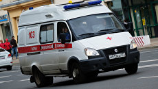 Автомобиль скорой помощи на улице Москвы Автомобиль скорой помощи на улице Москвы