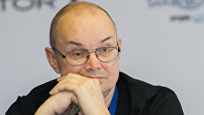 Режиссер Алексей Рыбин во время пресс-конференции, посвящённой фильму Скоро всё кончится на 28-м Открытом Российском кинофестивале Кинотавр Режиссер Алексей Рыбин во время пресс-конференции, посвящённой фильму Скоро всё кончится на 28-м Открытом Российском кинофестивале Кинотавр