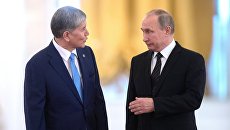 20 июня 2017. Президент РФ Владимир Путин и президент Киргизии Алмазбек Атамбаев (слева) во время официальной встречи. Архивное фото 20 июня 2017. Президент РФ Владимир Путин и президент Киргизии Алмазбек Атамбаев (слева) во время официальной встречи. Архивное фото