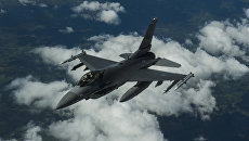 Истребитель НАТО F-16. Архивное фото Истребитель НАТО F-16. Архивное фото
