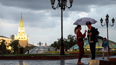 Гроза в Москве. Архивное фото Гроза в Москве. Архивное фото