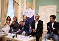 Оливер Диаз, Дмитрий Бертман, Эдвальд Смирнов перед показом оперы Джузеппе Верди Трубадур в Геликон-опере Оливер Диаз, Дмитрий Бертман, Эдвальд Смирнов перед показом оперы Джузеппе Верди Трубадур в Геликон-опере