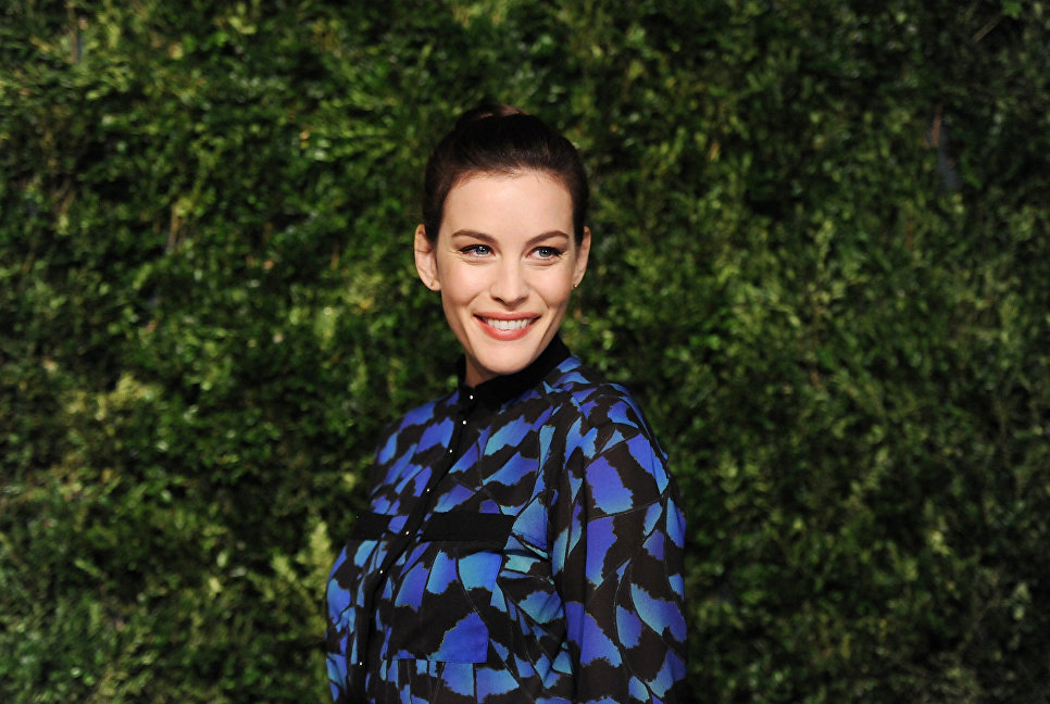 Американская актриса Лив Тайлер на церемонии вручения наград CFDA/ Vogue Fashion Fund Awards в Нью-Йорке. 2012 Американская актриса Лив Тайлер на церемонии вручения наград CFDA/ Vogue Fashion Fund Awards в Нью-Йорке. 2012