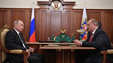Владимир Путин и Геннадий Зюганов во время встречи 28 июня 2017 Владимир Путин и Геннадий Зюганов во время встречи 28 июня 2017