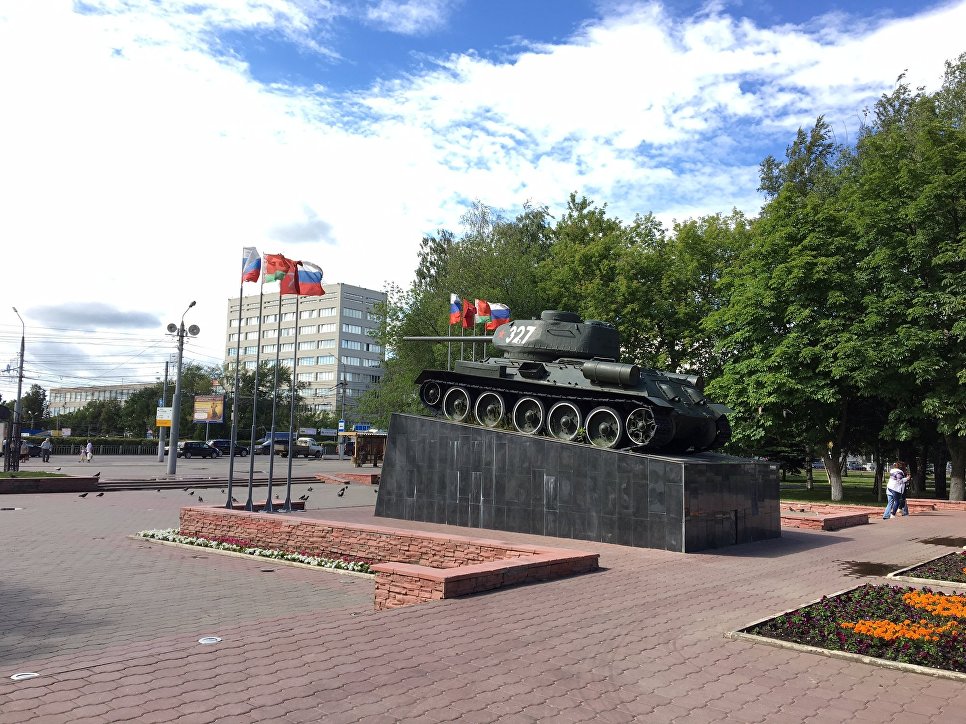 Танк Т-34 в Могилевском сквере Тулы Танк Т-34 в Могилевском сквере Тулы