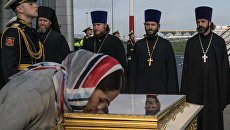 Встреча ковчега с мощами святителя Николая Чудотворца в аэропорту Пулково в Санкт-Петербурге Встреча ковчега с мощами святителя Николая Чудотворца в аэропорту Пулково в Санкт-Петербурге