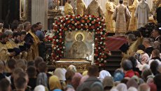 Богослужение в Свято-Троицком соборе Александро-Невской лавры, куда доставили ковчег с мощами святителя Николая Чудотворца Богослужение в Свято-Троицком соборе Александро-Невской лавры, куда доставили ковчег с мощами святителя Николая Чудотворца