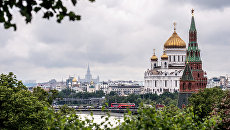 Вид на Кремль и храм Христа Спасителя в Москве. Архивное фото Вид на Кремль и храм Христа Спасителя в Москве. Архивное фото